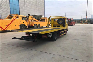 布尔津非事故拖车