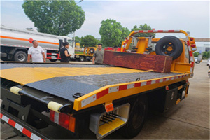 布尔津附近拖车电话号码服务